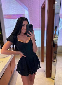 Stella - escort in Singapore Photo 1 of 7