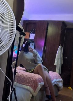 Stella - escort in Manila Photo 5 of 7