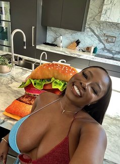 Stella - puta in Dubai Photo 1 of 16