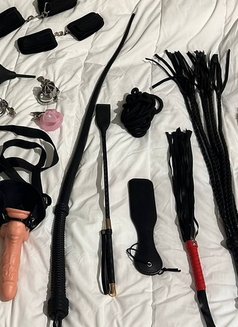 Ella - escort in Kuwait Photo 1 of 1