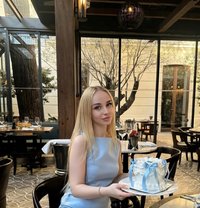 Stella - puta in Dubai