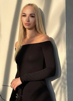 Stella - escort in Dubai Photo 3 of 6
