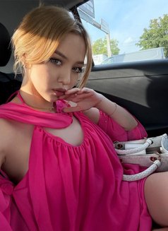 Stella - puta in Hong Kong Photo 6 of 11