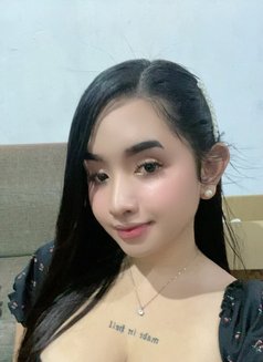 Steph - escort in Manila Photo 1 of 6