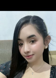 Steph - escort in Manila Photo 2 of 6