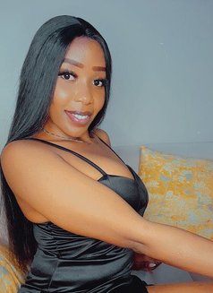 Steph - masseuse in Nairobi Photo 1 of 3