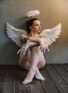 Stephania - escort in Hong Kong Photo 5 of 7