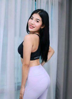 Stephanie - escort in Manila Photo 4 of 5