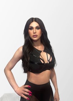 Stephanie - Transsexual escort in Beirut Photo 7 of 15