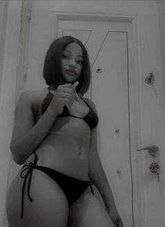 Stephanie - escort in Doha Photo 3 of 3