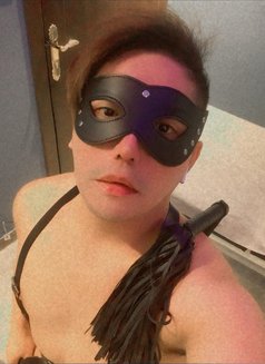 Stephen - Male escort in Riyadh Photo 2 of 5