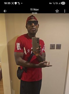 Stephen Marson - Male escort in Dubai Photo 4 of 10