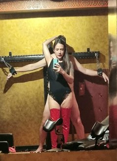 Stepmom - puta in Kuala Lumpur Photo 5 of 10