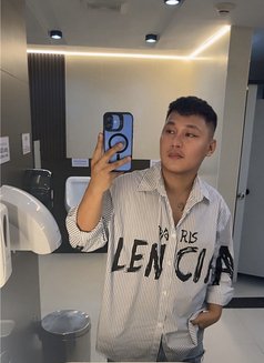 Steve - Male escort in Manila Photo 2 of 6