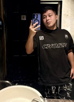 Steve - Male escort in Manila Photo 3 of 6