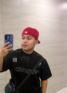 Steve - Male escort in Manila Photo 4 of 6