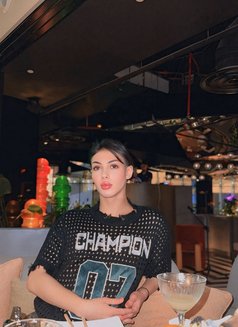 Steve - Male escort in Riyadh Photo 2 of 5