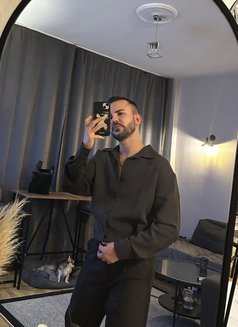 Steven - Male escort in İstanbul Photo 4 of 5