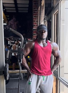 Stone - Acompañantes masculino in Dubai Photo 1 of 3