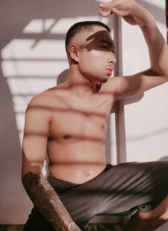 Available for cam show - Male escort in Manila Photo 5 of 7
