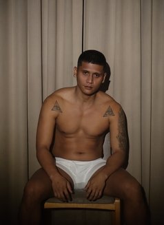Straight, R Jay. Bangkok, Thailand - Male escort in Bangkok Photo 2 of 9