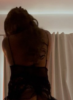 salie - Transsexual escort in Abu Dhabi Photo 7 of 7