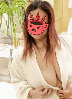 Voluoptious mature woman is just around - escort in Makati City Photo 6 of 7