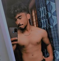 Stripper and Playboy - Masajista in Jidhafs