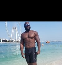 Strong Giant - Acompañantes masculino in Dubai