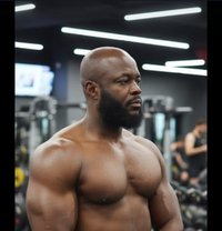 Strong Giant(natural muscles) - Male escort in Dubai