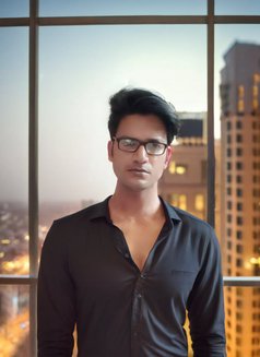 Strong & Passionate Male Escort - Acompañantes masculino in Kolkata Photo 5 of 7