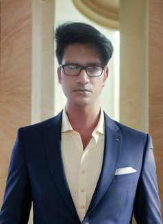 Strong & Passionate Male Escort - Acompañantes masculino in Kolkata Photo 6 of 7