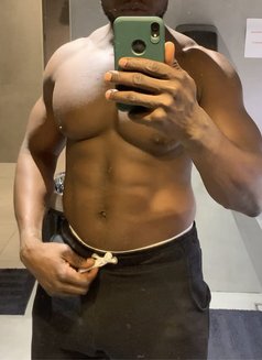 Strong Tap - Acompañantes masculino in Dubai Photo 3 of 4