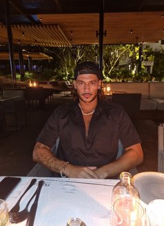 Suarez - Male escort in Phuket Photo 4 of 6