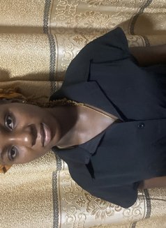 Suarin - puta in Lagos, Nigeria Photo 1 of 1