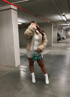 SUBMISSIVE DEJA - puta in Abu Dhabi Photo 12 of 13