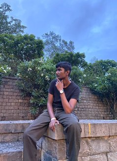 Subo - Acompañantes masculino in Pune Photo 2 of 2