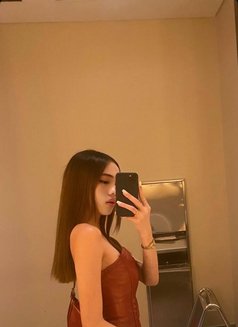 Sue Hail - escort in Manila Photo 5 of 8