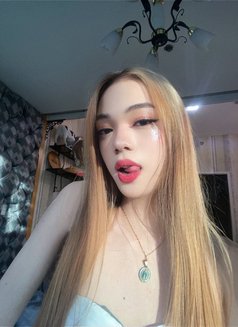 Sue Hail - escort in Manila Photo 7 of 8