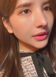 Sue - escort in Singapore Photo 3 of 3