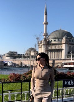 Suellen Porto - Transsexual escort in Dubai Photo 5 of 8