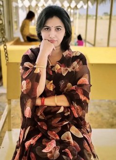 Sugandha - escort in Colombo Photo 2 of 3