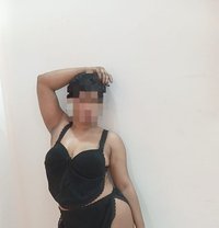 Sugar - escort in Cairo