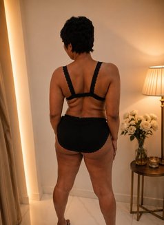 Sugar - escort in Cairo Photo 4 of 4