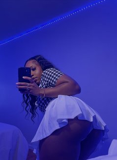 Sugar - escort in Jeddah Photo 3 of 4