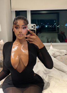 Sugarrr - escort in Singapore Photo 1 of 6