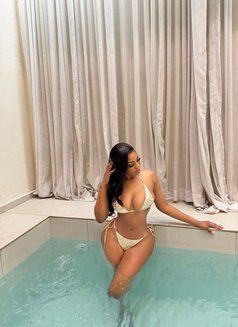 Sugarrr - escort in Singapore Photo 4 of 6