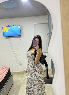 Suhana - puta in Dubai Photo 6 of 12