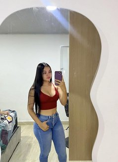 Suhana - puta in Dubai Photo 12 of 12