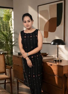 Suhani Dixit - Agencia de putas in Ahmedabad Photo 3 of 5